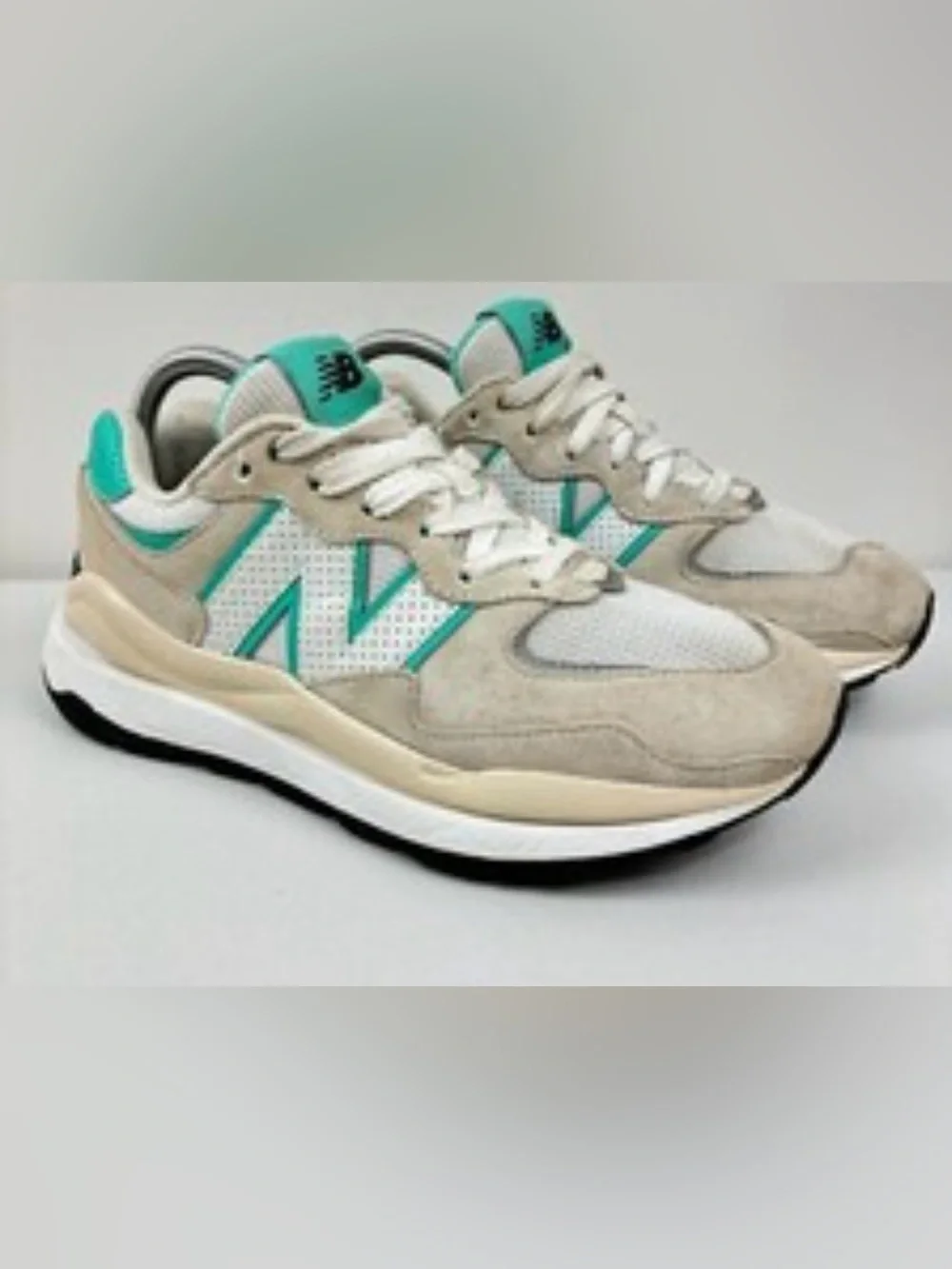 New Balance Men’s Beige and Teal Casual Sneakers